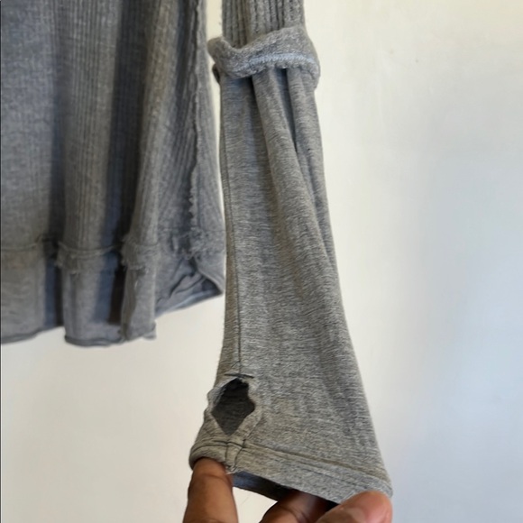 Free People Gray V-Neck Women's Top - Picture 4 of 6